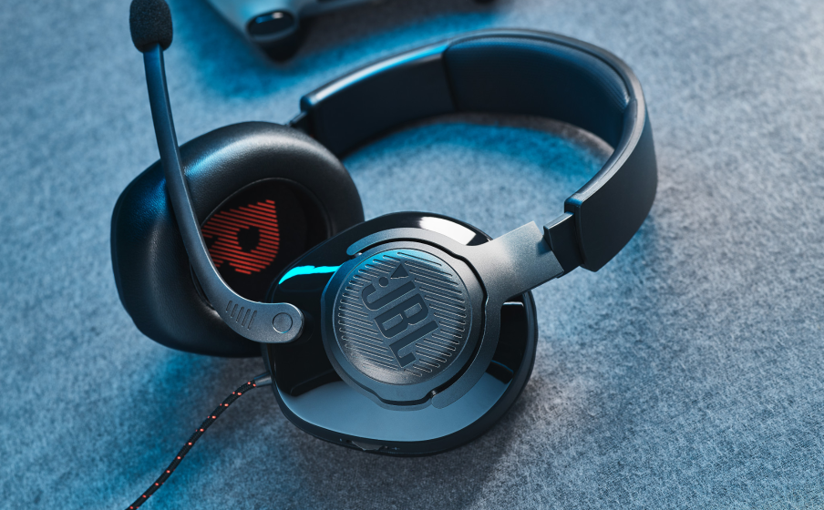JBL Quantum 300 Sea el polo de atracción del juego con JBL QuantumSOUND Signature - Image