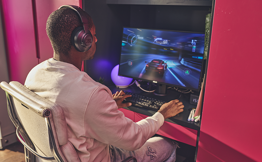 Conviértete en el polo de atracción del juego con JBL QuantumSOUND Signature